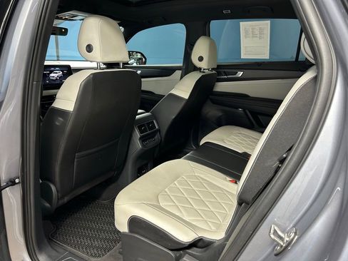 Used 2024 Volkswagen Atlas Cross Sport SEL Premium R-Line AWD/4WD image 33