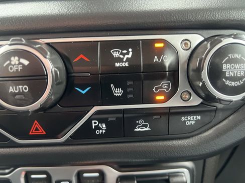 Used 2025 Jeep Wrangler Unlimited Sahara w/ Safety Group AWD/4WD image 47