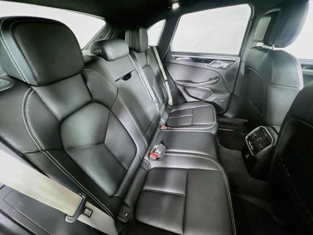 Certified 2024 Porsche Macan Turbo AWD/4WD image 29