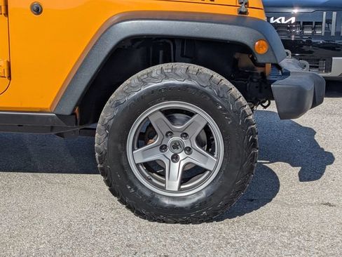 Used 2013 Jeep Wrangler Unlimited Rubicon w/ Connectivity Group AWD/4WD image 10