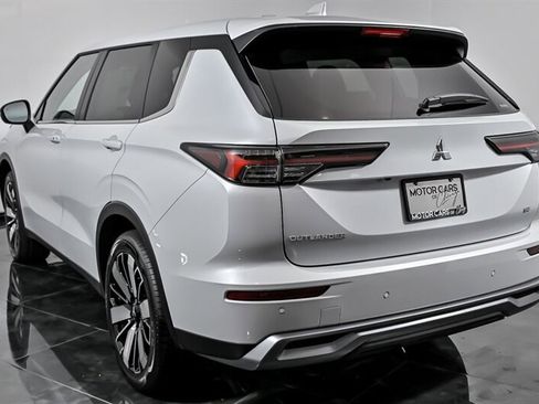 New 2025 Mitsubishi Outlander SE image 7