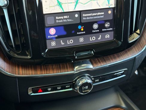 Certified 2023 Volvo XC60 B5 Plus AWD/4WD image 20