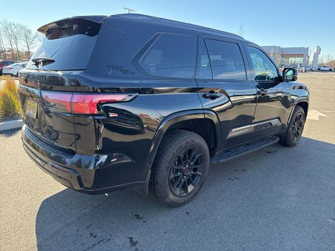 Used 2025 Toyota Sequoia Platinum image 5