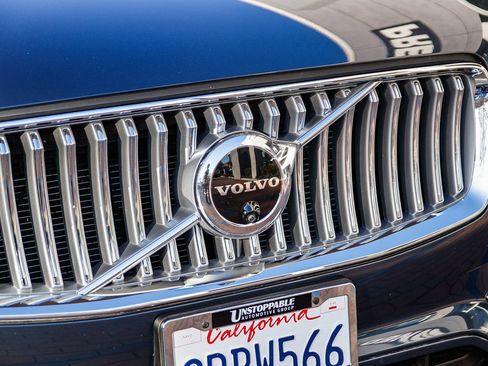 Used 2024 Volvo XC90 B5 Plus w/ Protection Package Premier image 13