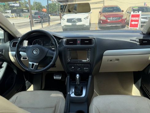 Used 2013 Volkswagen Jetta SE FWD image 18