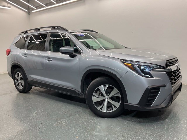 Used 2025 Subaru Ascent Premium AWD/4WD image 2
