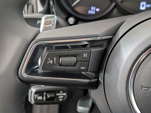 Certified 2026 Porsche Macan AWD/4WD image 21