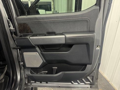 Used 2022 Ford F150 Lightning Lariat image 27