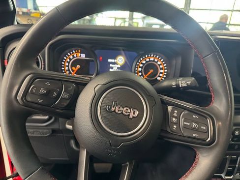 Used 2024 Jeep Gladiator Rubicon w/ Convenience Group AWD/4WD image 23