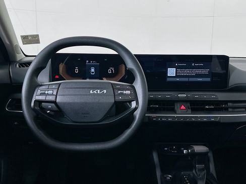Used 2025 Kia K4 LXS FWD image 18