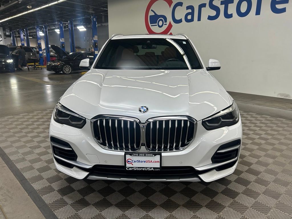 Used 2022 BMW X5 xDrive40i w/ Premium Package AWD/4WD image 4