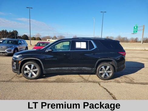 Used 2023 Chevrolet Traverse LT w/ LT Premium Package image 3