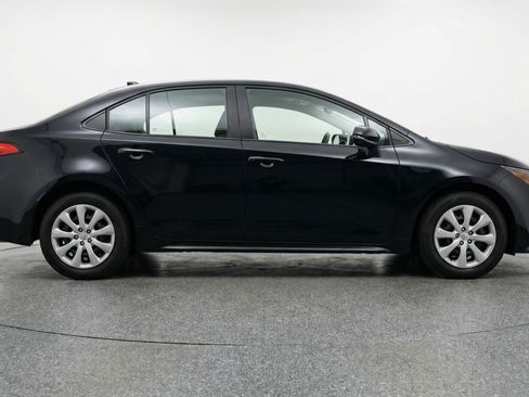 Used 2025 Toyota Corolla LE image 11