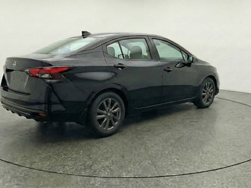 Used 2025 Nissan Versa SV image 9