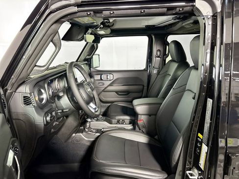 New 2026 Jeep Wrangler Unlimited Sahara AWD/4WD image 11