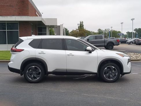Certified 2024 Nissan Rogue SV w/ SV Premium Package FWD image 2
