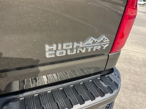 Used 2022 Chevrolet Silverado 2500 High Country w/ Safety Package II AWD/4WD image 8