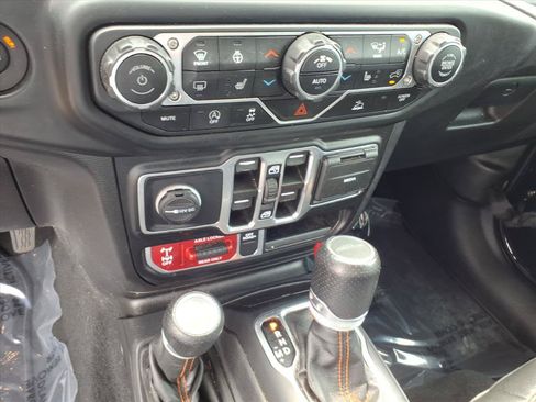 Used 2022 Jeep Gladiator Mojave w/ Cold Weather Group AWD/4WD image 33