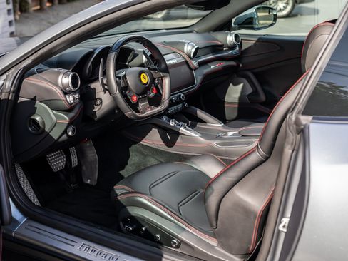 Used 2018 Ferrari GTC4Lusso T RWD image 47