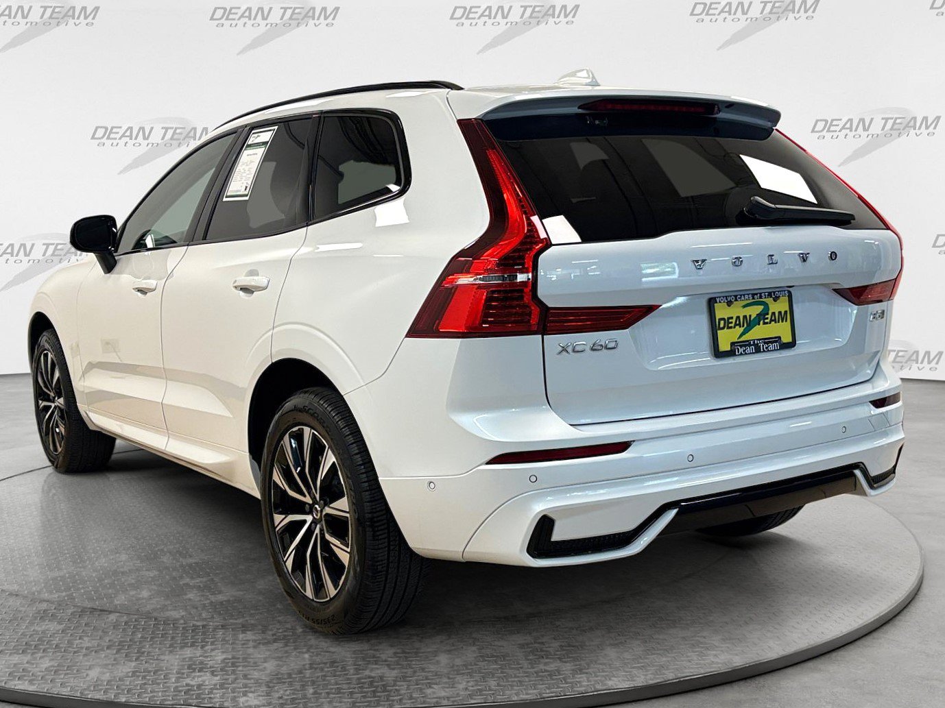 Used 2025 Volvo XC60 B5 Plus AWD/4WD image 6