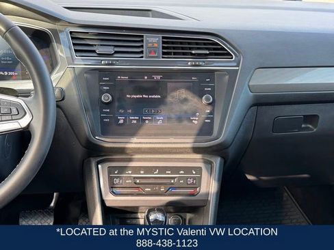 Certified 2022 Volkswagen Tiguan SE w/ Panoramic Sunroof Package AWD/4WD image 15