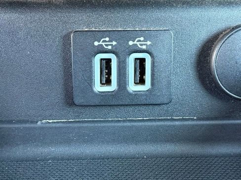 Used 2019 Ford Fusion SE FWD image 19