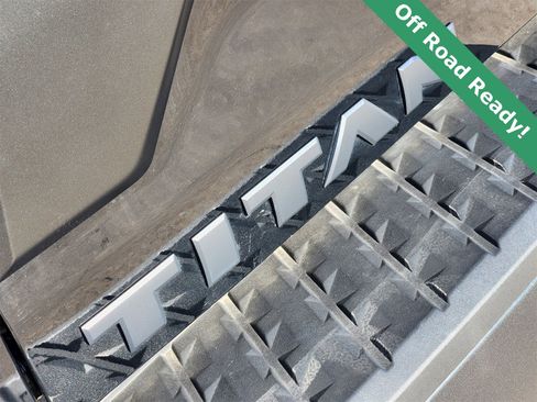 Used 2024 Nissan Titan PRO-4X w/ Pro-4x Convenience Package image 12