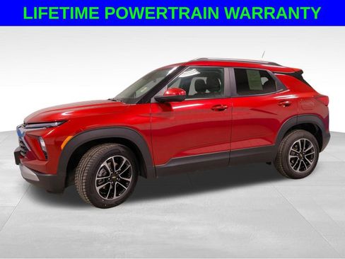 Used 2025 Chevrolet TrailBlazer LT image 2