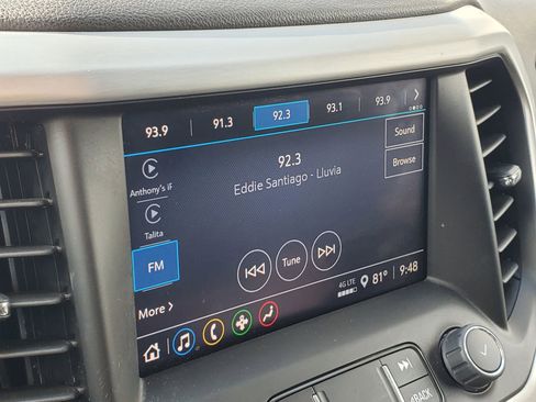 Used 2023 GMC Acadia SLE image 27