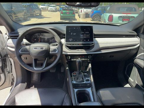 Used 2023 Jeep Compass Latitude AWD/4WD image 7