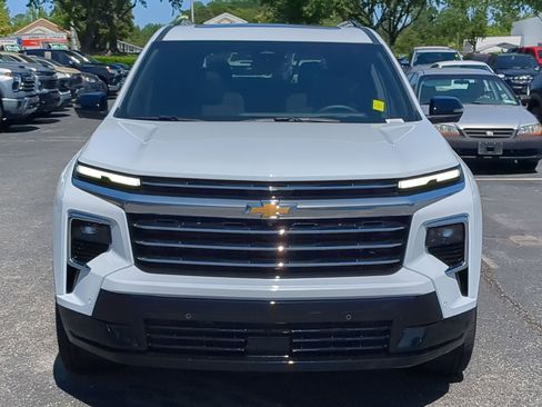Used 2026 Chevrolet Traverse High Country FWD image 3