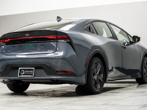 Used 2025 Toyota Prius LE image 12