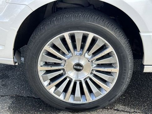 Used 2015 Lincoln Navigator 4WD image 29