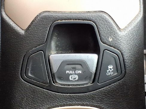 Used 2017 Jeep Renegade Latitude w/ Cold Weather Group AWD/4WD image 20