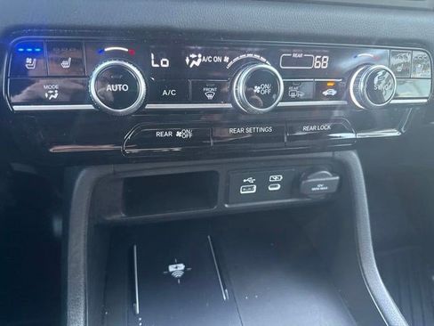 Used 2025 Honda Pilot Black Edition image 17
