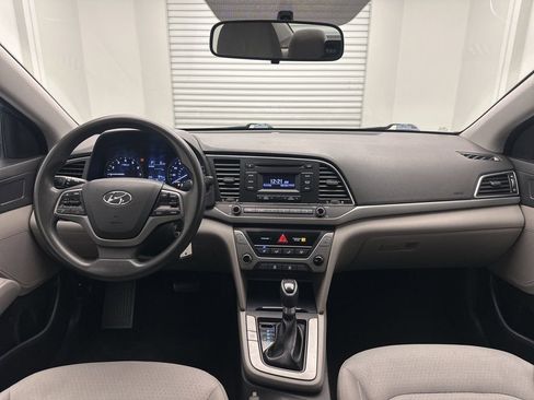 Used 2017 Hyundai Elantra SE image 16