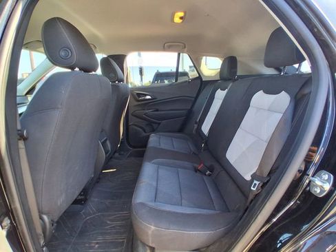 Used 2025 Chevrolet Trax LS w/ LS Convenience Package FWD image 7