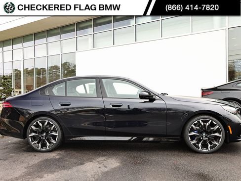 Used 2025 BMW 530i w/ M Sport Package image 3