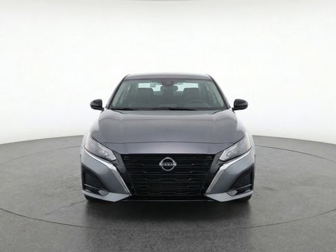 Used 2025 Nissan Altima 2.5 SV image 2