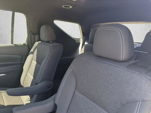 Used 2024 Chevrolet Traverse LT FWD image 18