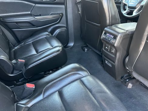 Used 2018 GMC Acadia SLT image 19