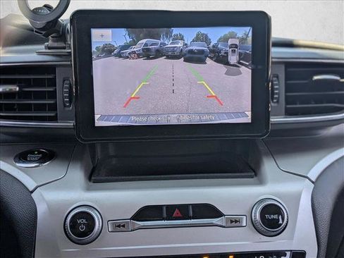 Used 2020 Ford Explorer XLT w/ Equipment Group 202A RWD image 14