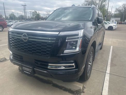 Used 2025 Nissan Armada Platinum image 4