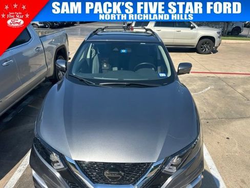 Used 2022 Nissan Rogue Sport SL FWD image 2