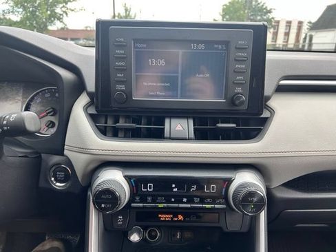Used 2019 Toyota RAV4 XLE AWD/4WD image 11