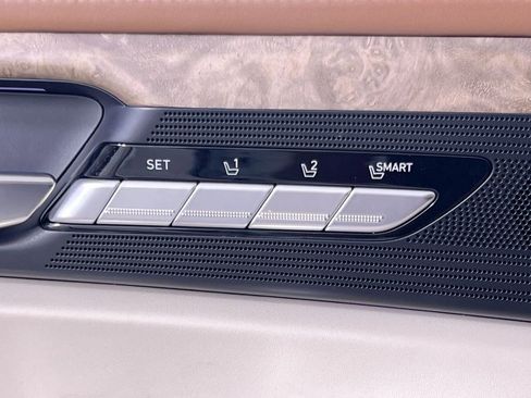 Used 2020 Genesis G90 3.3T Premium image 32