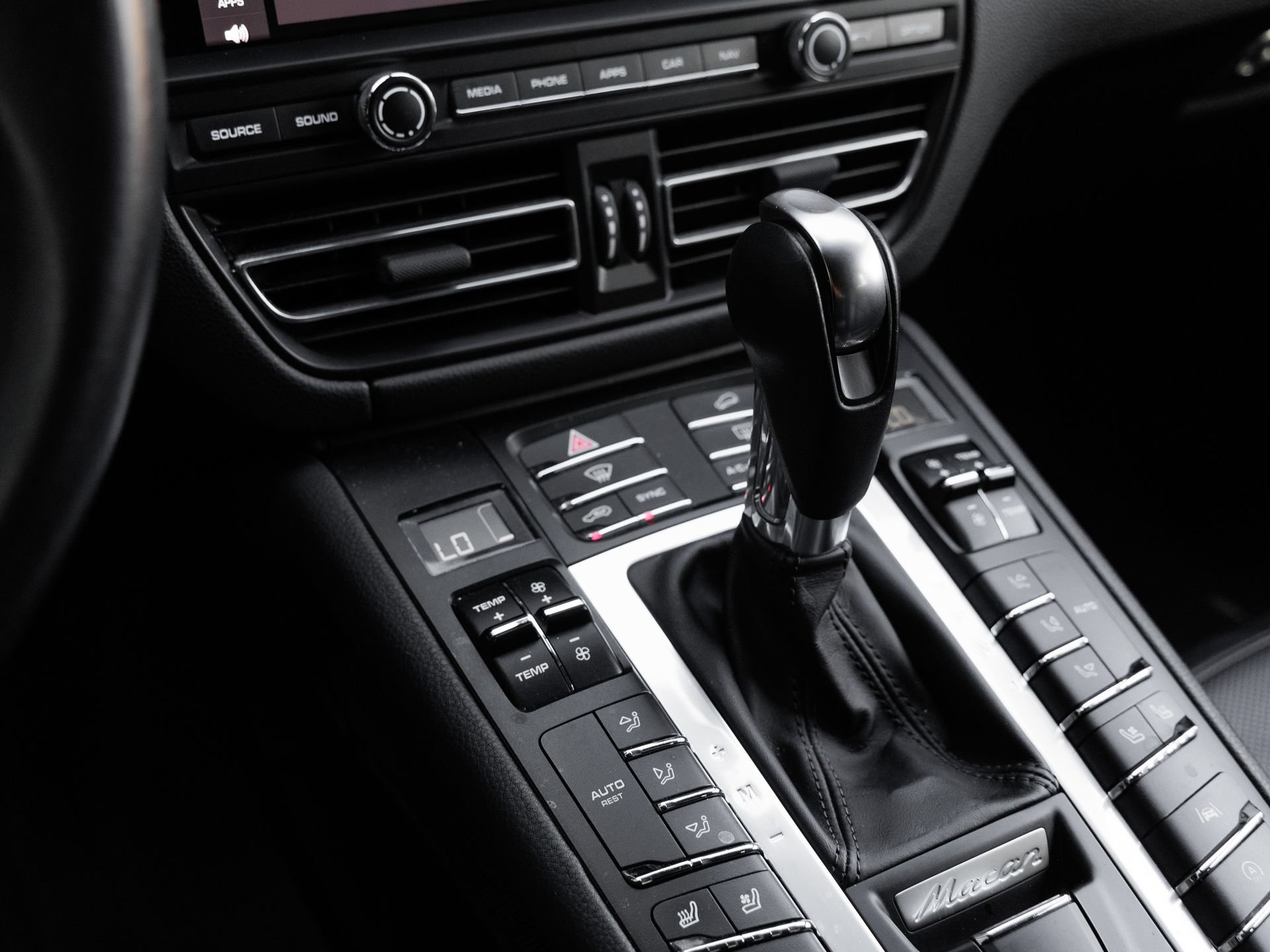 Certified 2021 Porsche Macan S AWD/4WD image 21