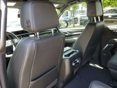 Used 2023 GMC Yukon XL Denali AWD/4WD image 14