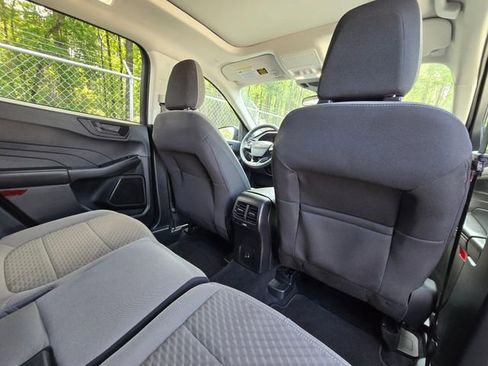 Used 2022 Ford Escape SE w/ SE Sport Appearance Package image 17