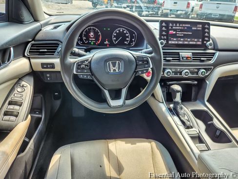 Used 2018 Honda Accord EX image 11